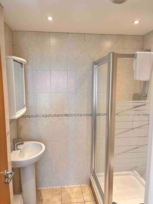 2Bed With Pool & Sea View Apartment New Quay Dış mekan fotoğraf